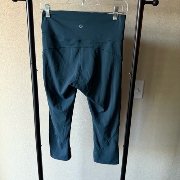 Lululemon In Movement Crop *Everlux 19"
Mach Blu - Picture 3 of 4